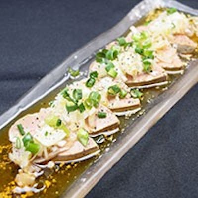 しっかりと旨い肉刺しも