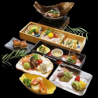 旬の食材を活かした多彩な懐石コース