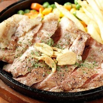 ブランド豚を使用した豪快な肉料理