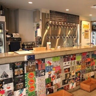 日替わり10種の樽生ビールを楽しむ