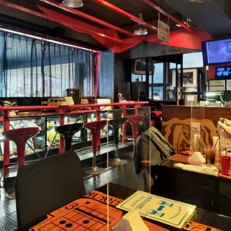 落ち着いた雰囲気の店内