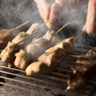 特注溶岩石プレートで焼き上げる串焼き