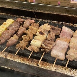 手仕込みの炭火焼き鳥と焼き豚