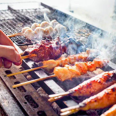 深い旨味と芳香を堪能…備長炭を使用した、自慢の炭火串焼き!
