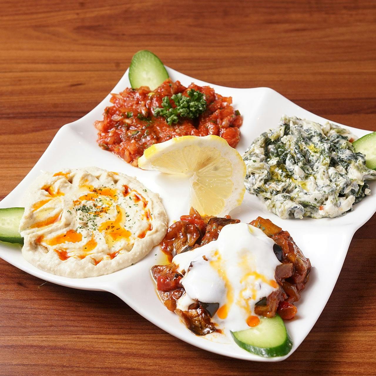 多彩な前菜「メゼ」の盛り合わせ