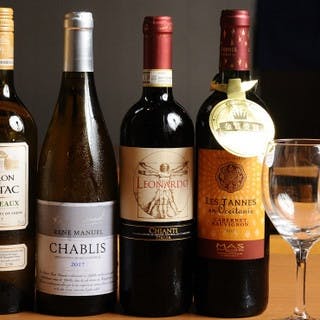 多彩なドリンクと温かな雰囲気の店内