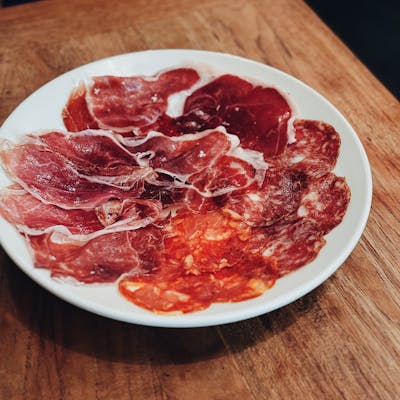 口の中でとろける芸術品、「38ヶ月熟成 純血統イベリコ」。