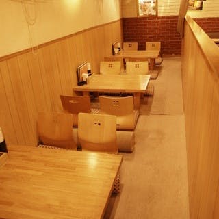 ゆったりくつろげる座敷席完備