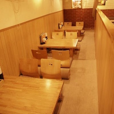 ゆったりくつろげる座敷席完備