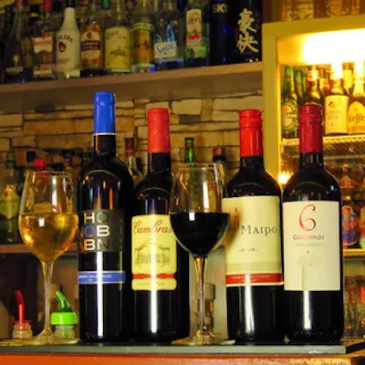 世界各地のビールとワインを取り揃え