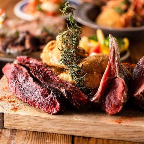 話題の炙り肉寿司が食べ放題！