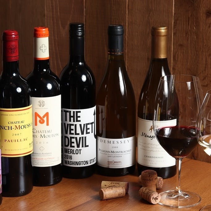 厳選された豊富なワインとウイスキー