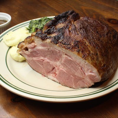 国際味覚機関にて最高評価を獲得した大麦仕上三元豚を使用