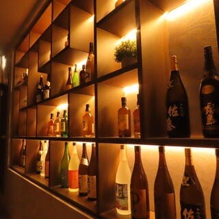 厳選された地酒や焼酎を常時20種以上用意