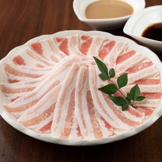 黒豚や黒毛和牛のしゃぶしゃぶなど多彩な鍋料理