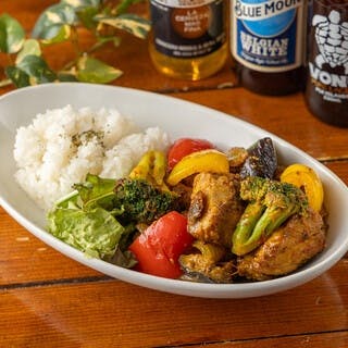 受賞歴を誇る本格カニカレーと満足感たっぷりのご飯