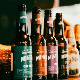 メキシコの建築美を感じる鮮やかな内装