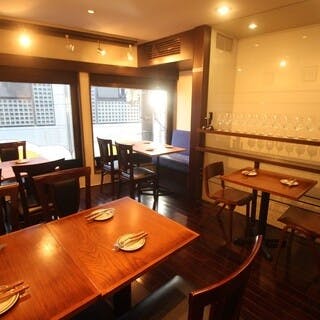 3階建ての店内で、シーンに合わせた席選びが可能