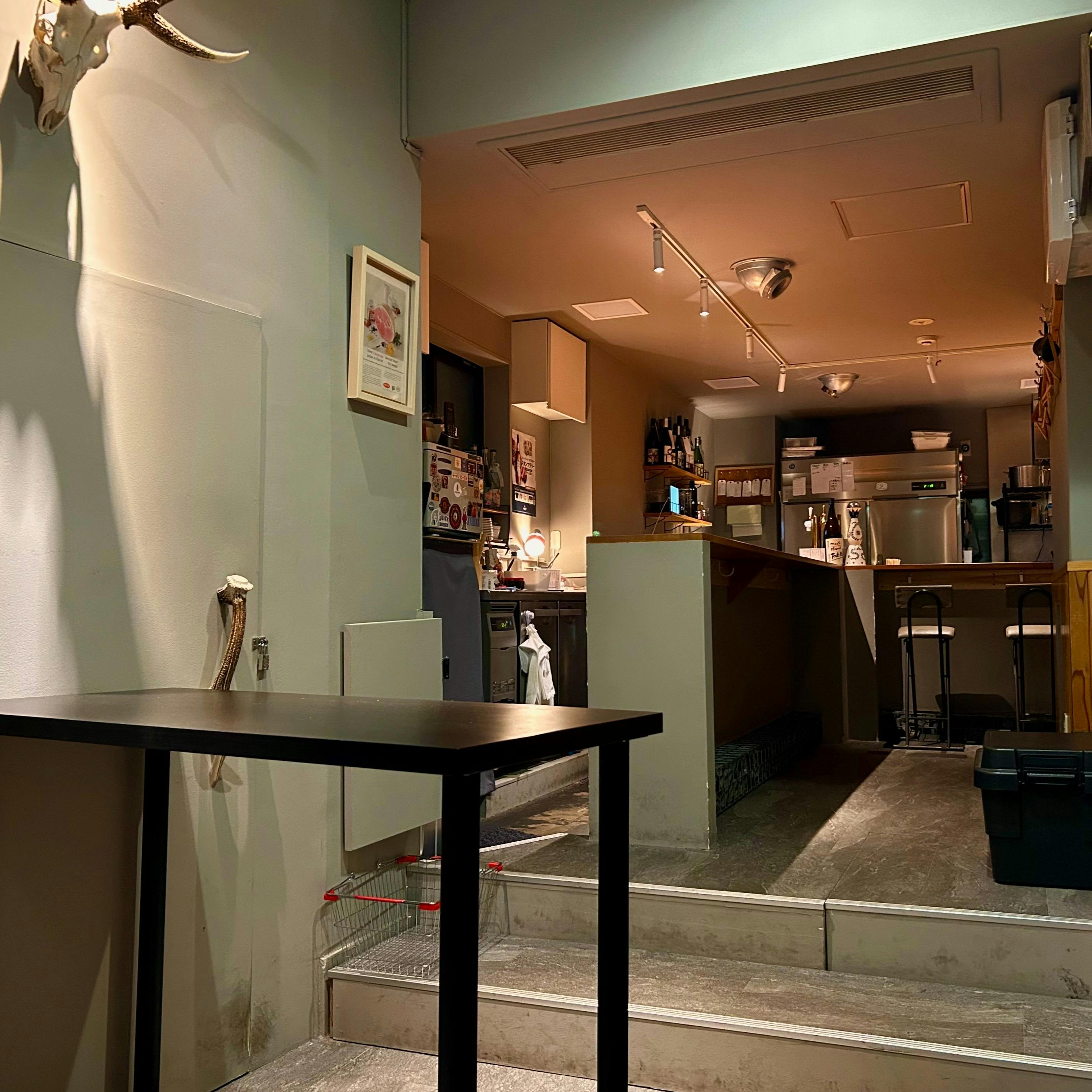 おしゃれな立ち飲み空間