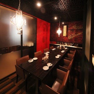 重厚感漂う個室でプライベートな時間を