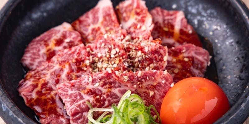 【まんぷく宴会コース】前菜、上塩タン、ハラミ、ロース、ホルモン盛合せ等全14品