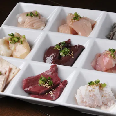 肉匠の技が冴える、朝引きホルモンと手切り肉の鮮度際立つ逸品