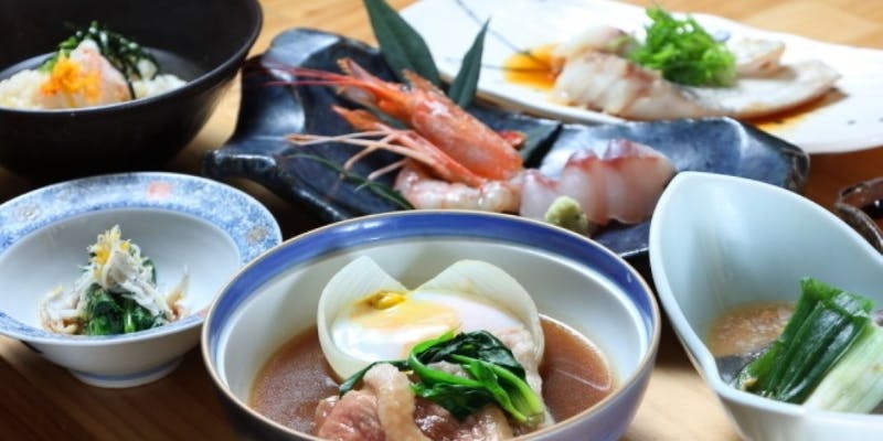 【お任せコース】御造りに焼き物や煮物など、その時々の旬の食材を用いた逸品をお届け