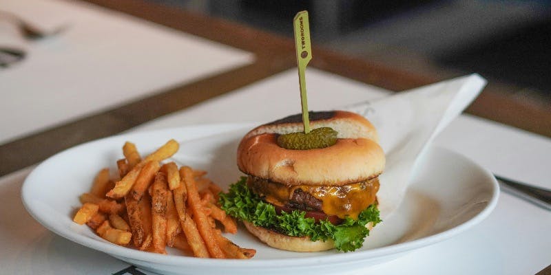 TR BBQ グリルバーガー　＋【ランチセット】（シーザーサラダもしくは本日のスープ）