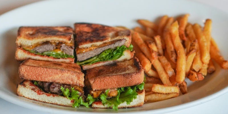 TRステーキサンド　＋【ランチセット】（シーザーサラダもしくは本日のスープ）