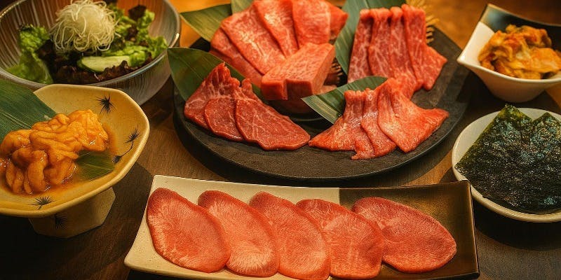 【幸せ セレクトセット】サラダや自慢の冷麺、料理長厳選の焼肉盛り合わせがついたスタートセット！