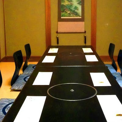 普段使いにも特別な日にも。落ち着いた大人の空間で貸切可能です!