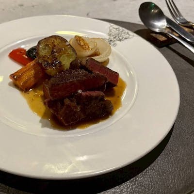 極上松阪牛を鉄板焼きで堪能