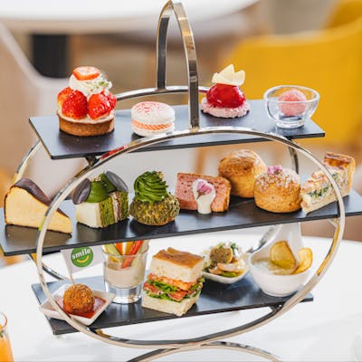 午後のひとときに、アフタヌーンティーをお楽しみください。