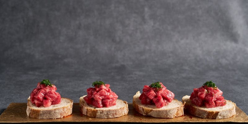 【厳選コース】生肉ユッケやデザートがおかわり自由＋2時間飲み放題付