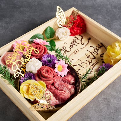 サプライズの肉ケーキをご用意