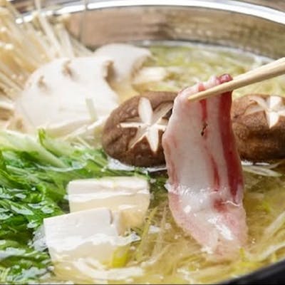 南森町で味わう、とろける六白黒豚のしゃぶしゃぶ