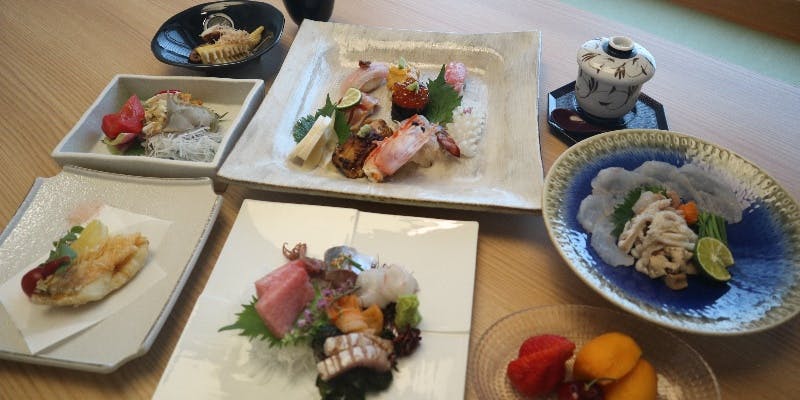 【特選コース】厳選食材と熟練の技が織りなす逸品。刺身盛合せや握りなど全9品