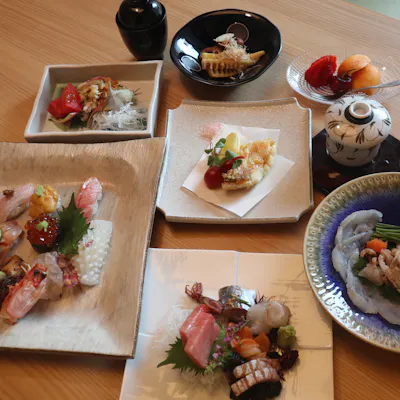 厳選された九州の食材と四季を感じる料理の数々。水産会社直営だからこそできる新鮮さ