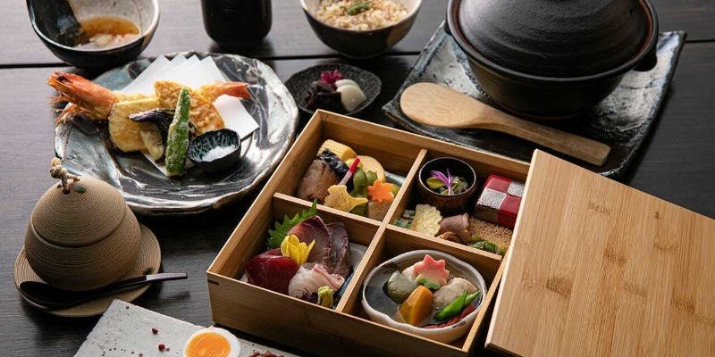 【色とりどりの上質和食ランチ】四季折々の味覚をゆったりと楽しむ「二段 松花堂弁当」※要予約