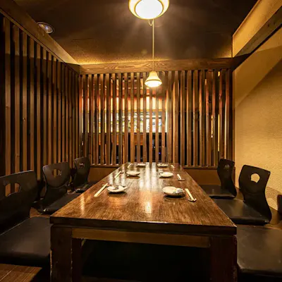 ご宴会やご会食には、落ち着いた雰囲気の小上がり個室でおもてなしを