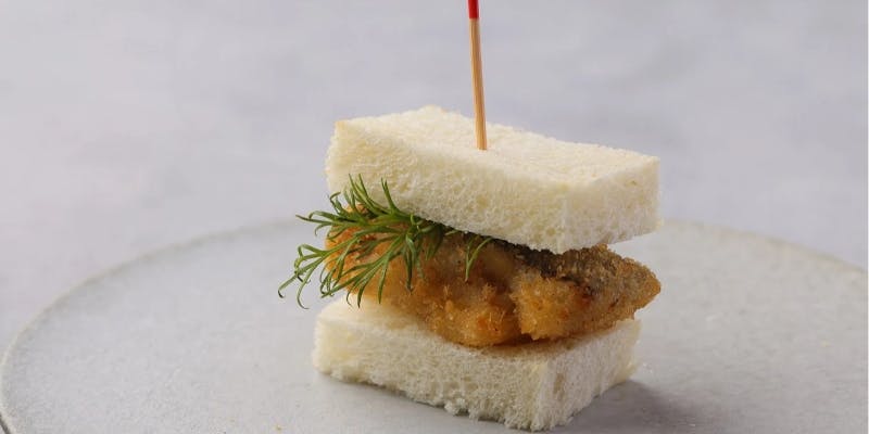 【咲くらのおすすめ串揚げ12本コース】串揚げ12本、〆鯖サンド、季節のお椀串などご堪能