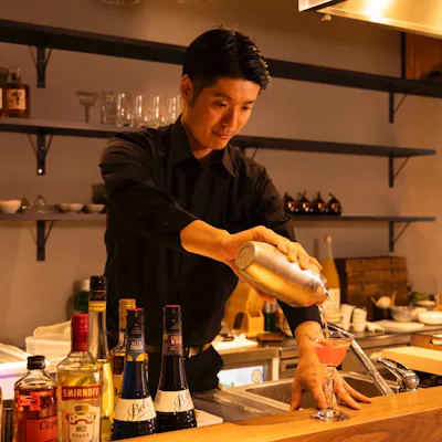 四季折々の味わいが堪能できるコース、串カツ×ワインを味わえる