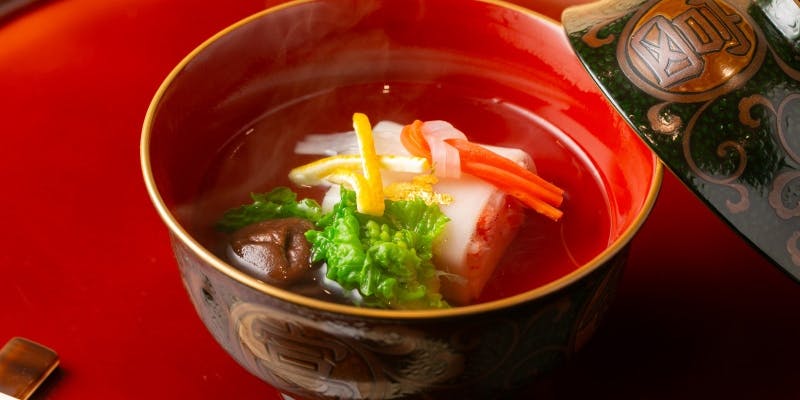 【夜のおまかせコース／19,800円】懐石料理と天ぷらが愉しめるコース、煮物椀など全10品