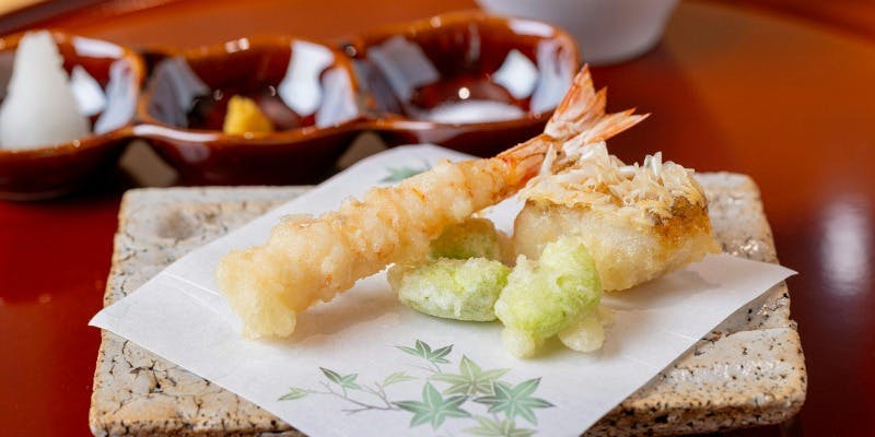 【お昼の天ぷらコース】天ぷらを中心としたお昼のコース。先付けなど数品ご用意しております。（個室確約）