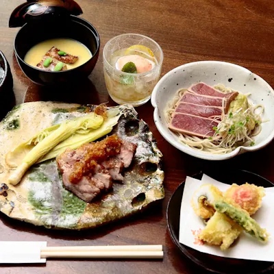 蕎麦を引き立てる、旬の一品料理と厳選酒