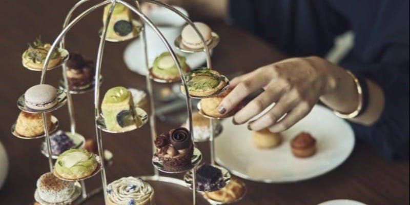 【季節のアフターヌーンティー】北海道の旬の素材を活かしたスイーツやセイボリーをお楽しみいただけます