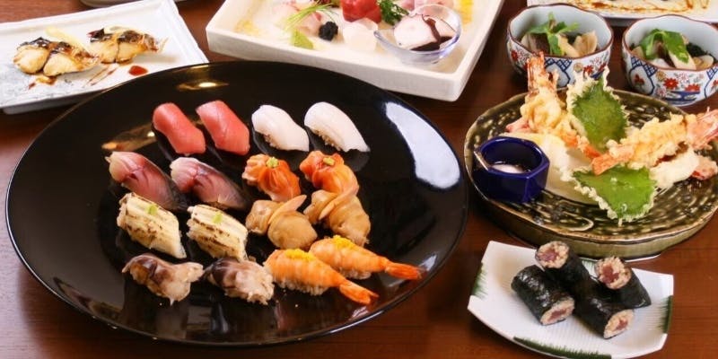 【寒椿】名物煮穴子や鱧、江戸前鮨八種の季節限定コース全16品