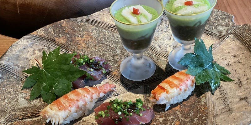 （厳選おまかせディナーコース）24節気の旬の食材を使った逸品やデザートに舌鼓。