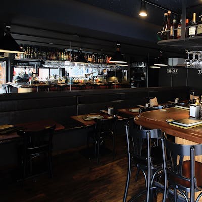 草津の街なかでくつろげる、落ち着いた空間