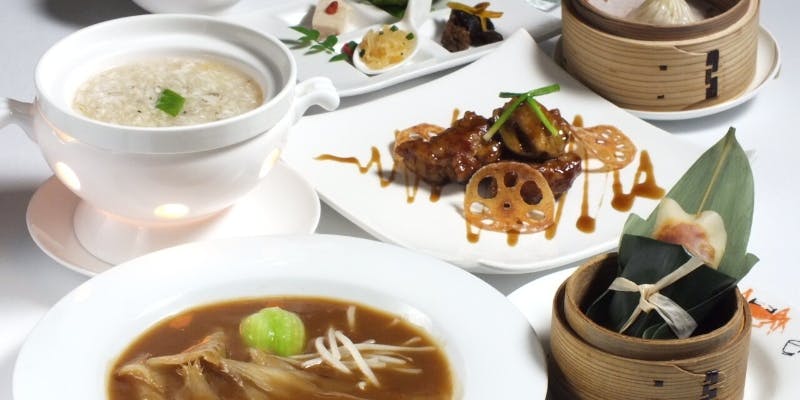 【Xmas2025】フカヒレ姿煮や名物「上海ダック」、小籠包にパフェなど豪華8品＋乾杯スパークリング
